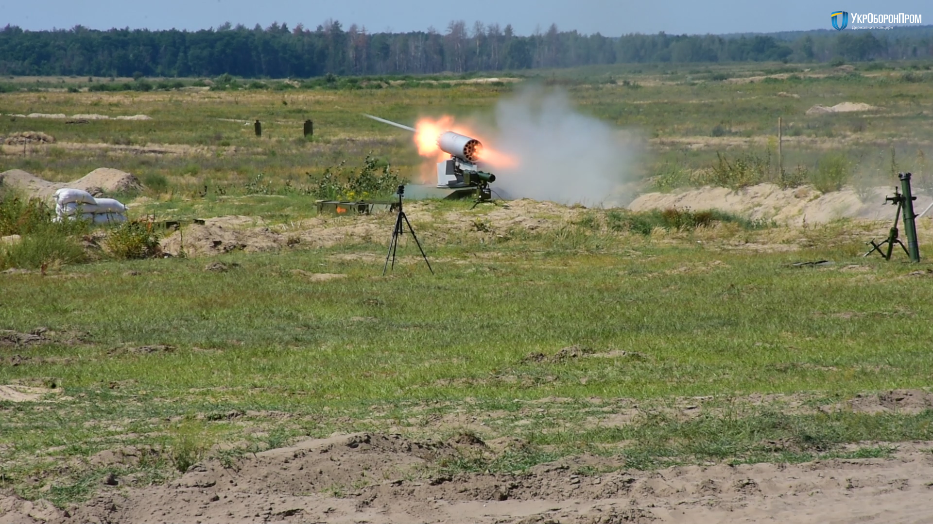 Украинские оружейники порадовали новейшим чудом техники. Ездит без пилота и стреляет