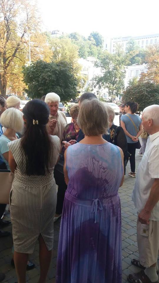 Киевляне устроили “водный бунт”: пикетируют “Киевэнерго”