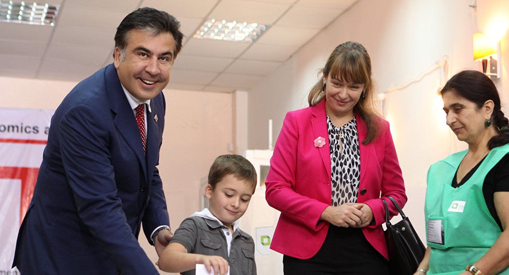 Жена Саакашвили взяла ребенка и покинула Украину