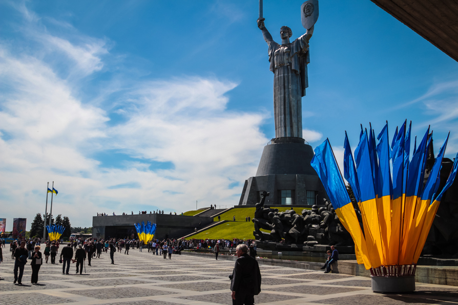 Две ненавидящие друг друга Украины ведут непримиримую войну