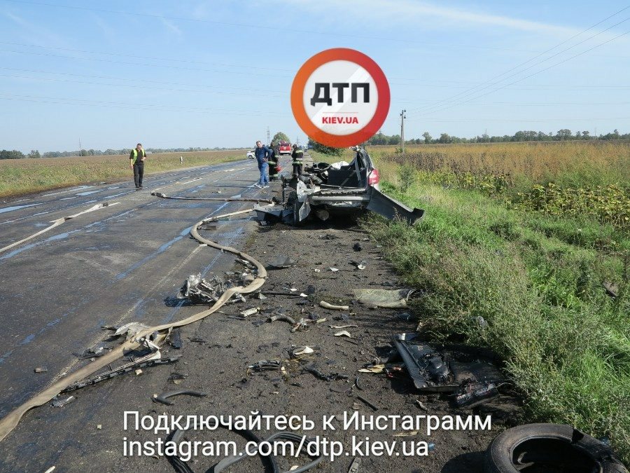Стрелка застыла на 150 км/ч: под Киевом произошла жутка авария, водителю оторвало голову
