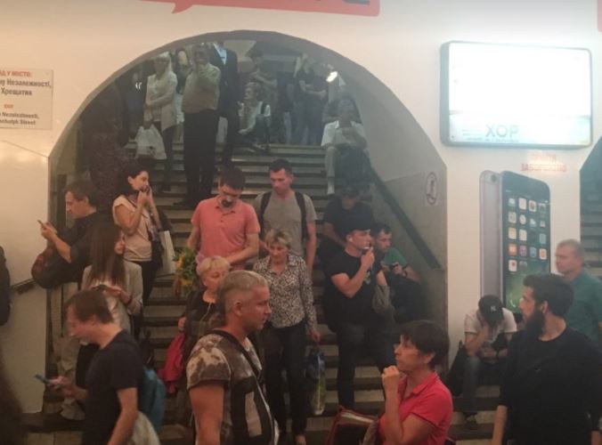 Мат, крики, истерика: хроника пожара в тоннеле киевского метро