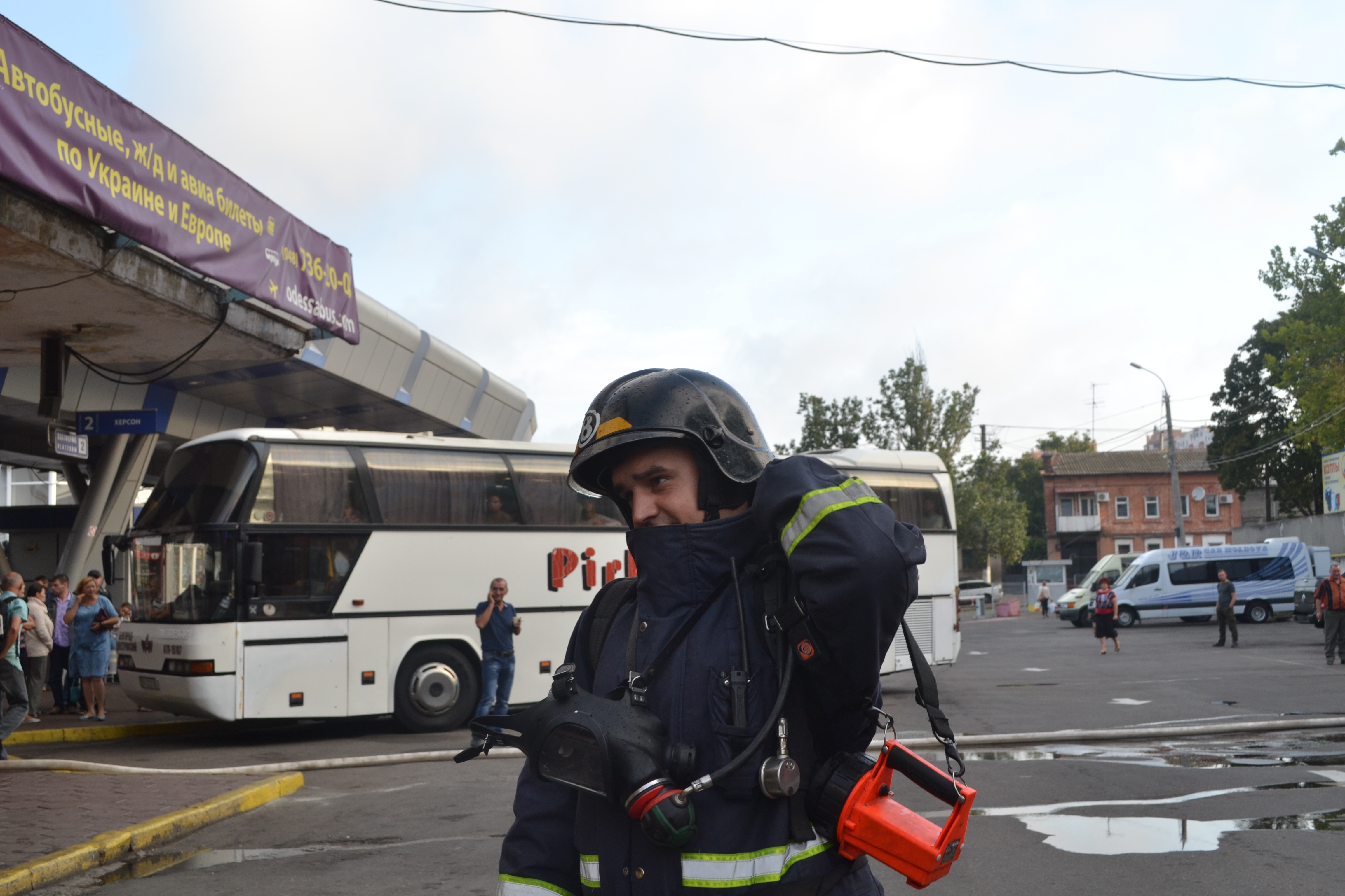Погуляли на славу: после дня города в Одессе тушили автовокзал