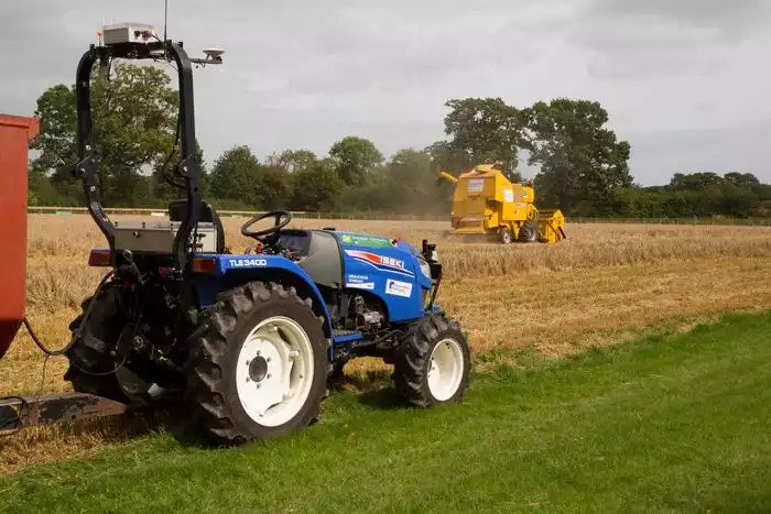 Лень-двигатель прогресса: в Великобритании испытали роботов-фермеров