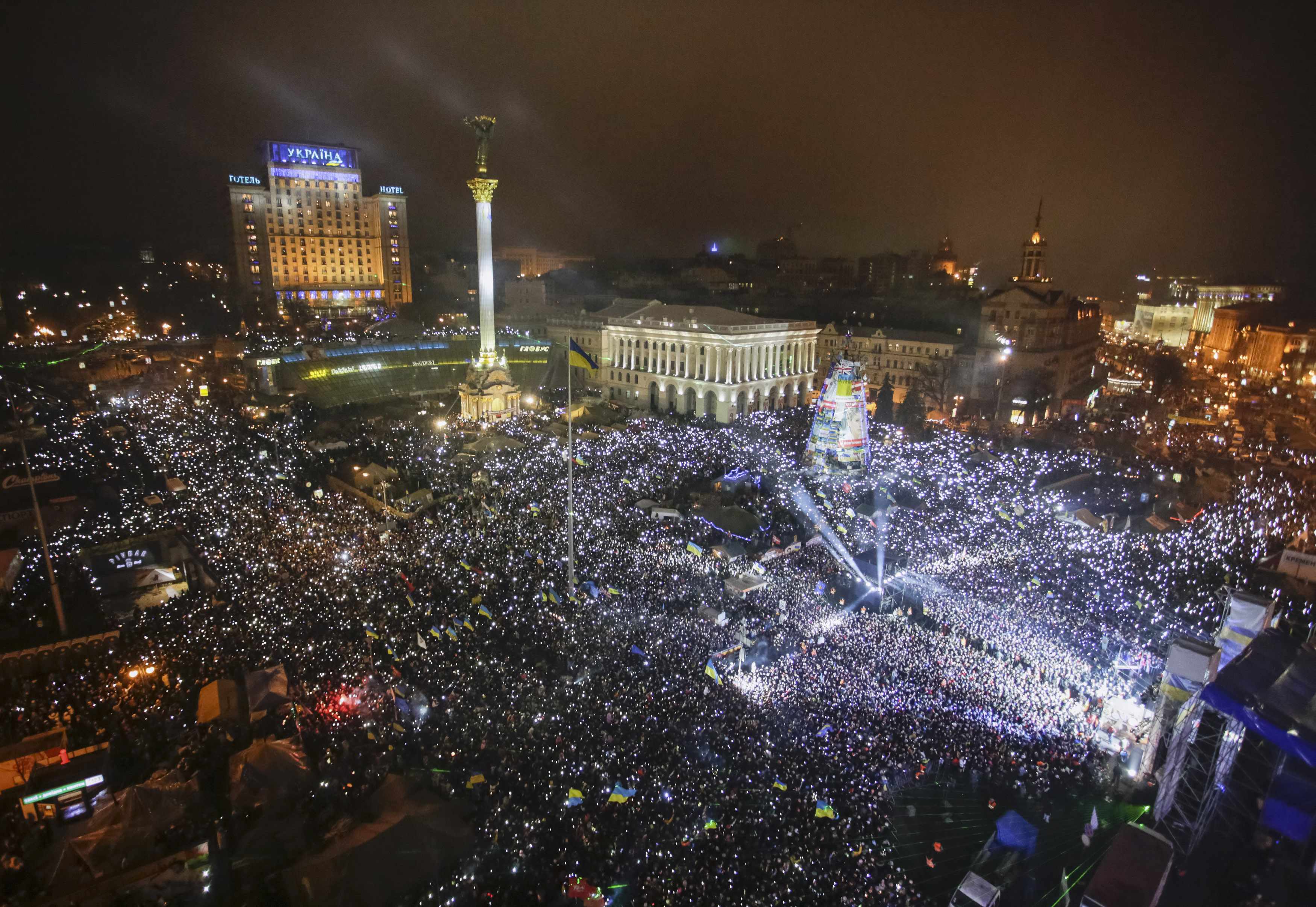 Власть пытается откупиться от Майдана. Что-то назревает?