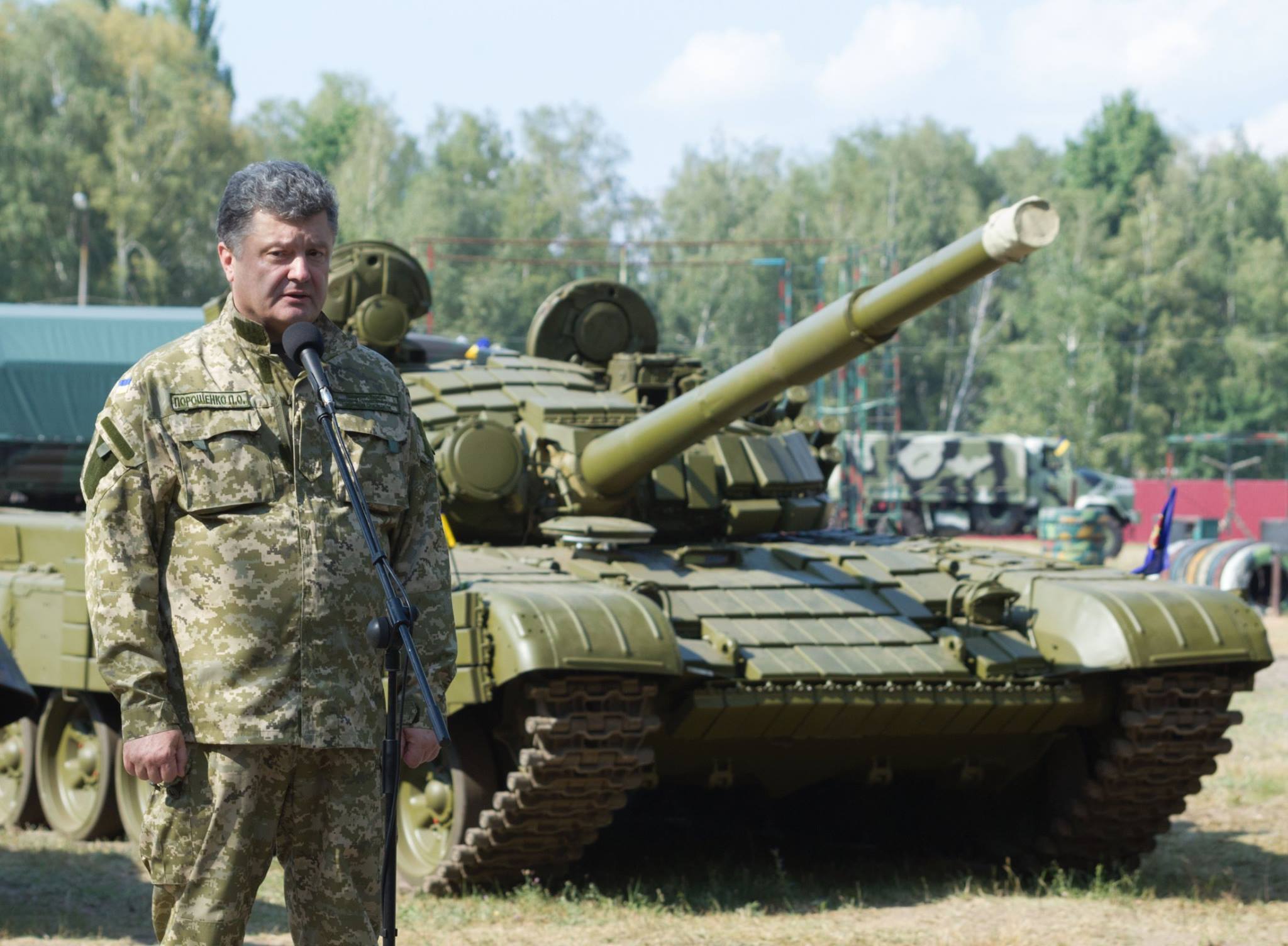 Порошенко собирается ввести военное положение в Украине, чтобы отменить выборы