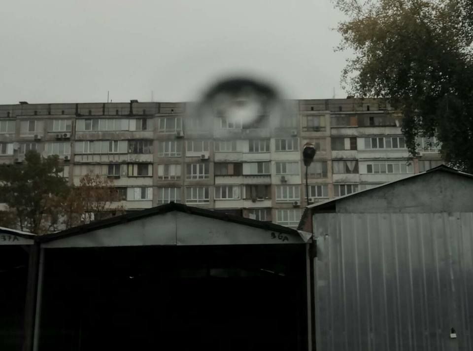 СРОЧНО! В Киеве неизвестный открыл стрельбу из окна многоэтажного жилого дома!