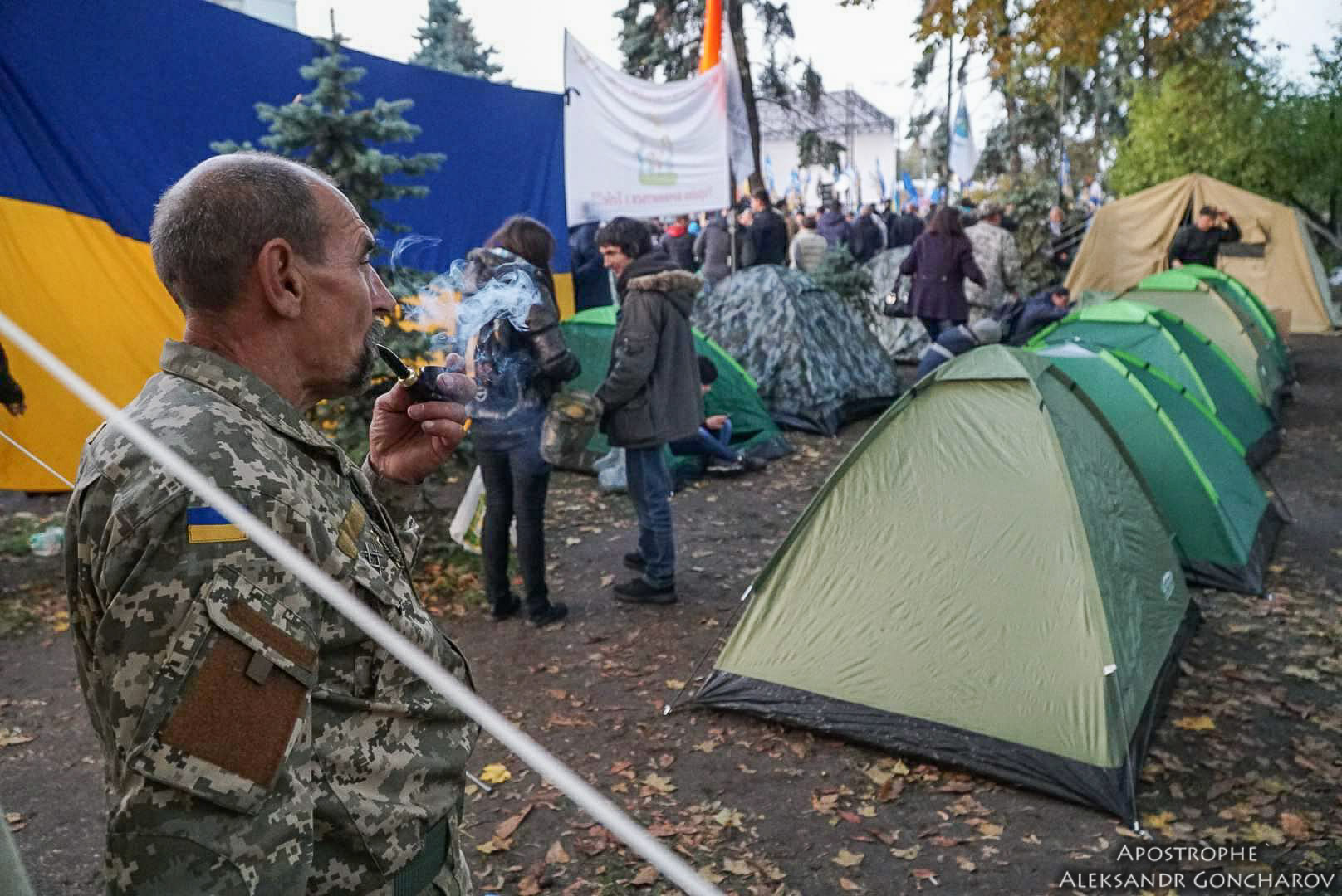 НОВЫЙ МАЙДАН? В центре Киева выставляют палатки. Акция протеста продолжается