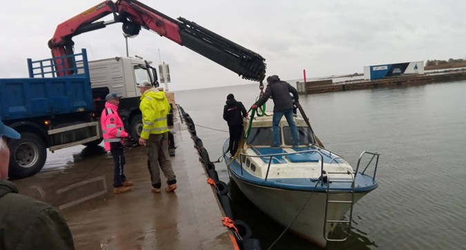 Загадочное ЧП: у берегов Эстонии нашли катер с двумя трупами