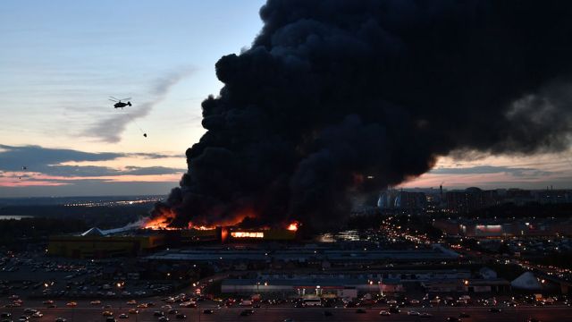 СРОЧНО! Москва в огне: шокирующее видео крупного пожара. Есть погибшее