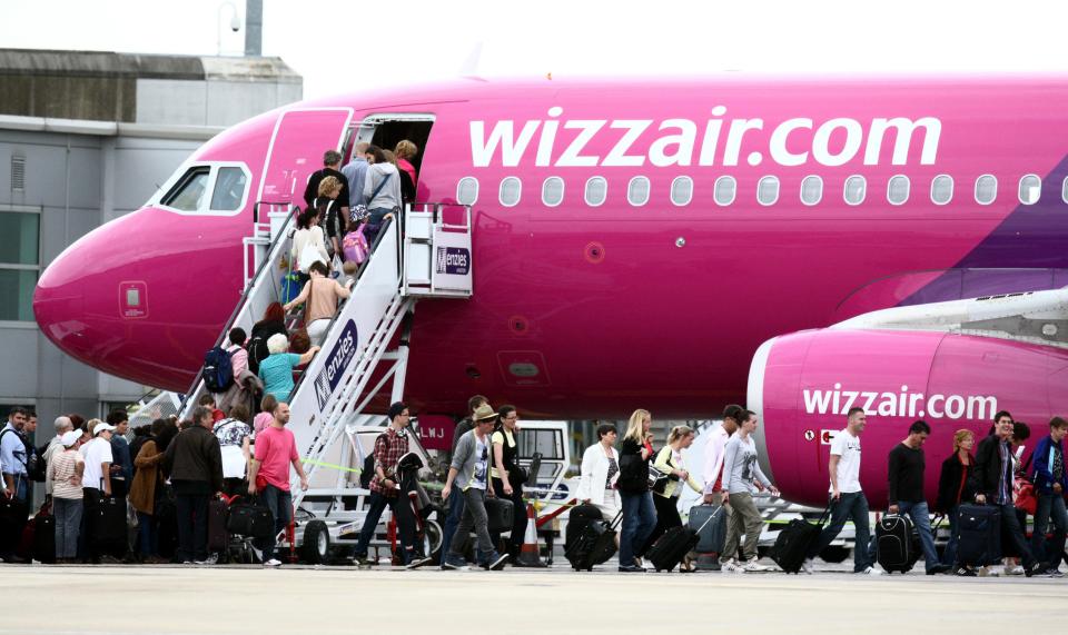 Wizz Air: Скрыпин обматерил чешскую стюардессу за незнание украинского. И уселся на чужое место